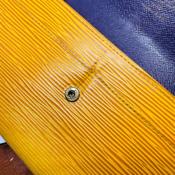 Louis Vuitton Long Epi wallet - Picture 2 of 10
